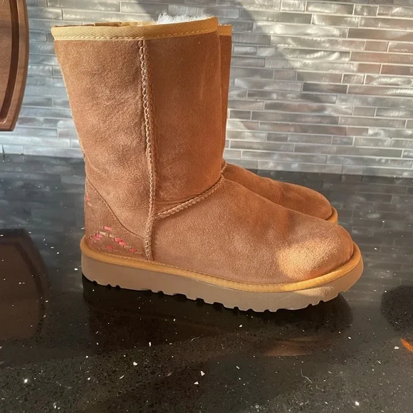 UGG Chesnut Boots - Picture 3 of 5